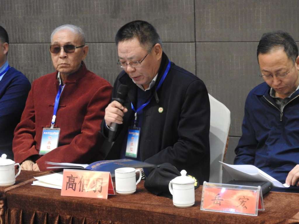 会议开幕式      开幕式由蔚县博物馆馆长李新威主持,介绍